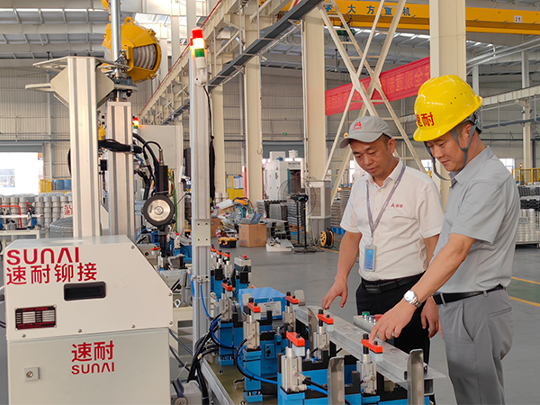 TIKTOK国际版色板為安安新材打造新能源汽車全自動鉚接流水線